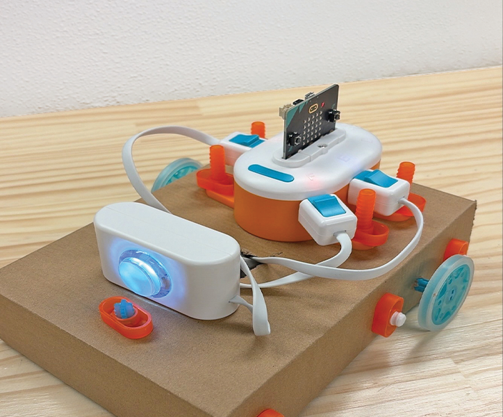 Students designing with Hatchling
