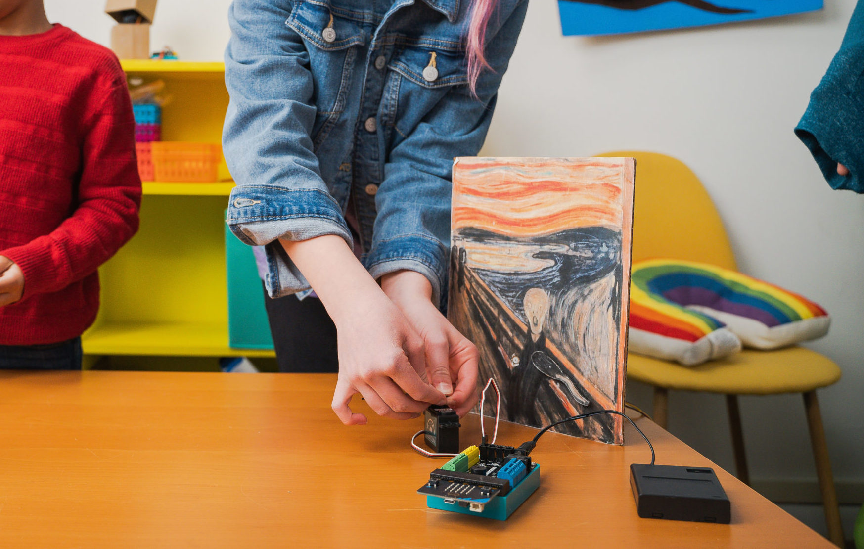 Students working in a collaborative classroom