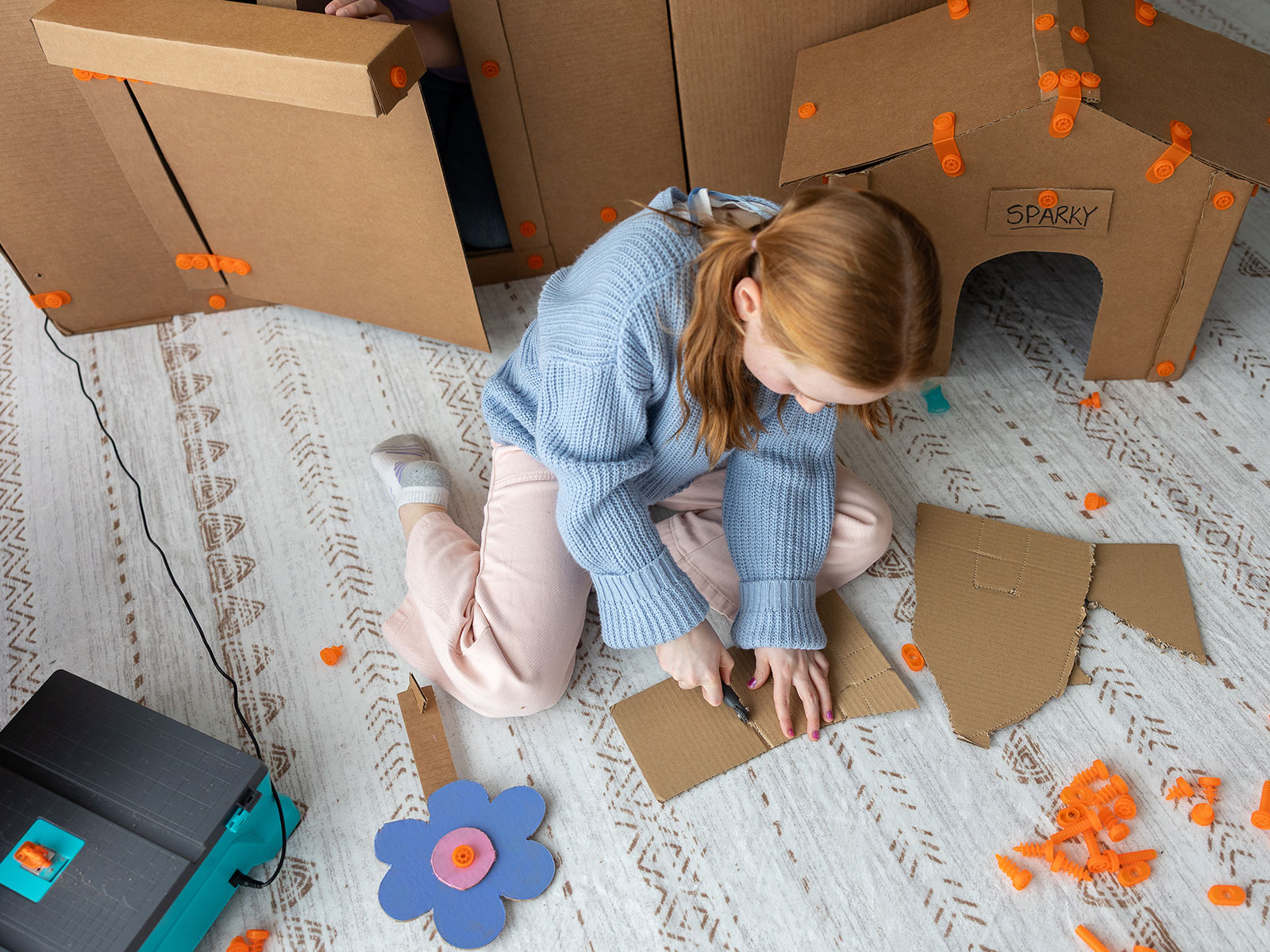 Child creating a cardboard project with Swift